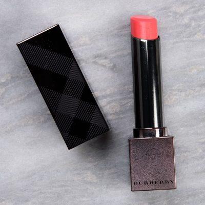 Burberry Coral Pink свотч помады-блеска для губ