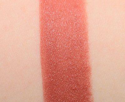 Губная помада Color Pop Velvet Blur Lux в оттенке CA Love свотч на руке