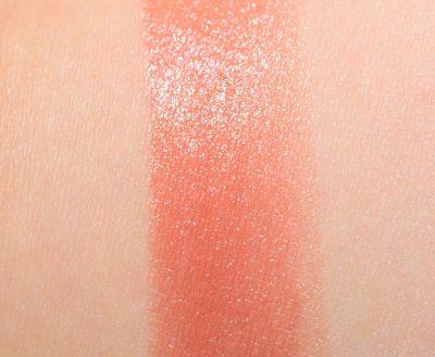 YSL Coral Plume (79) Rouge Volupte Shine свотч на руке