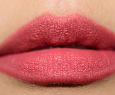 Губная помада Color Pop Velvet Blur Lux в оттенке Mesmerize свотч на губах