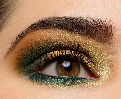 Пример макияжа глаз палеткой теней для век Gold от Natasha Denona