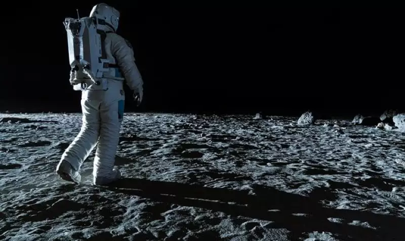 Місяць